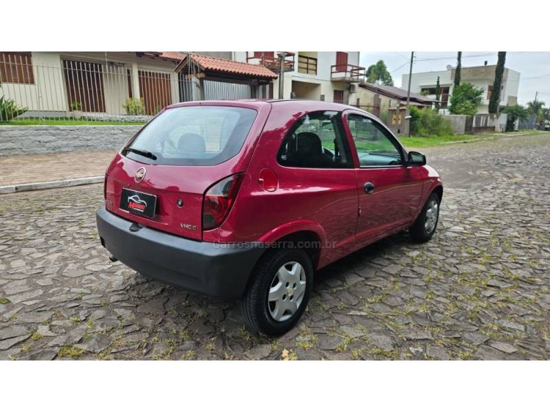 CHEVROLET - CELTA - 2010/2011 - Vermelha - R$ 20.900,00