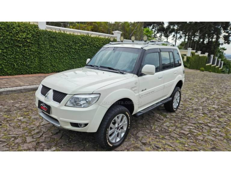 MITSUBISHI - PAJERO TR4 - 2010/2011 - Branca - R$ 49.000,00