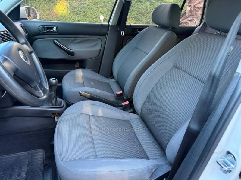 VOLKSWAGEN - GOLF - 2009/2010 - Branca - R$ 45.900,00