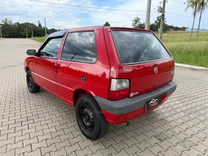 FIAT - UNO - 2010/2011 - Vermelha - R$ 22.900,00