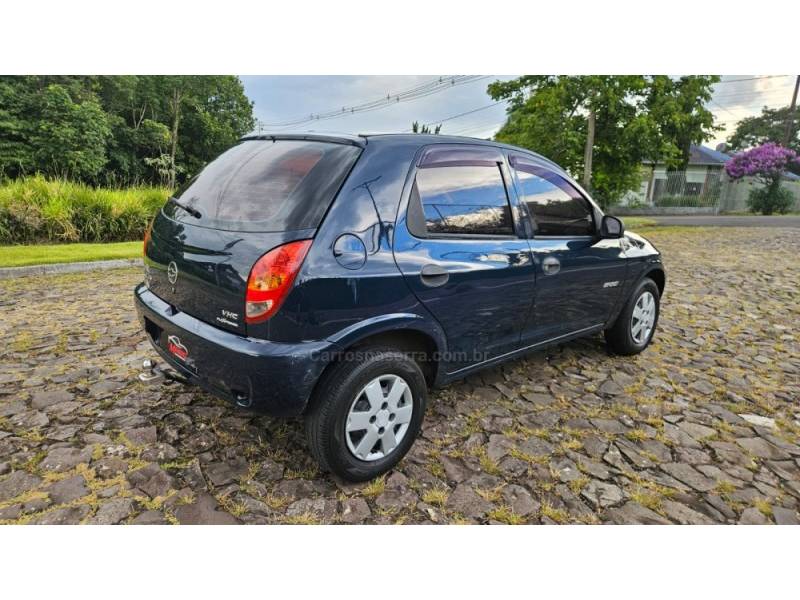 CHEVROLET - CELTA - 2005/2006 - Azul - R$ 18.900,00