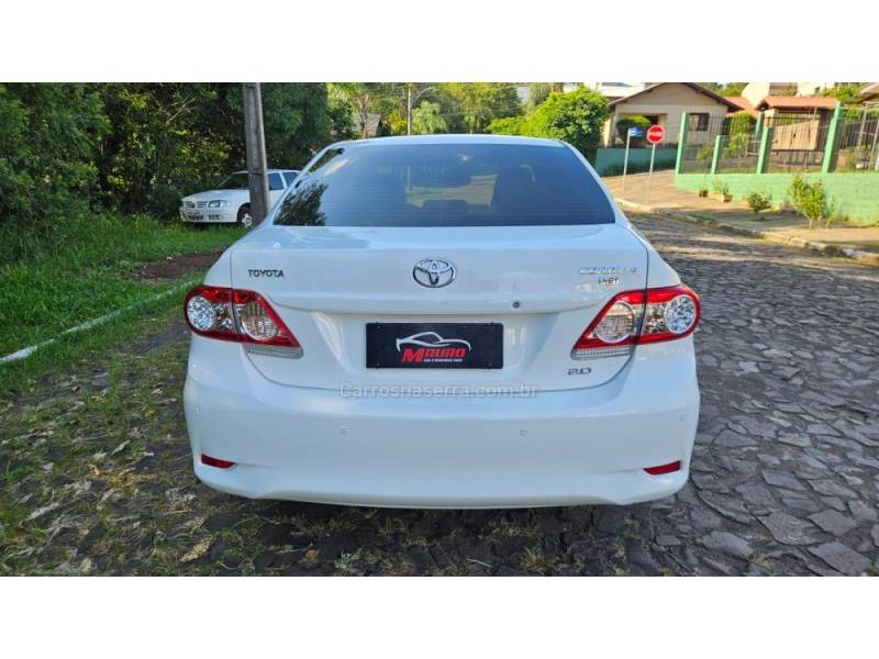 TOYOTA - COROLLA - 2011/2012 - Branca - R$ 68.900,00