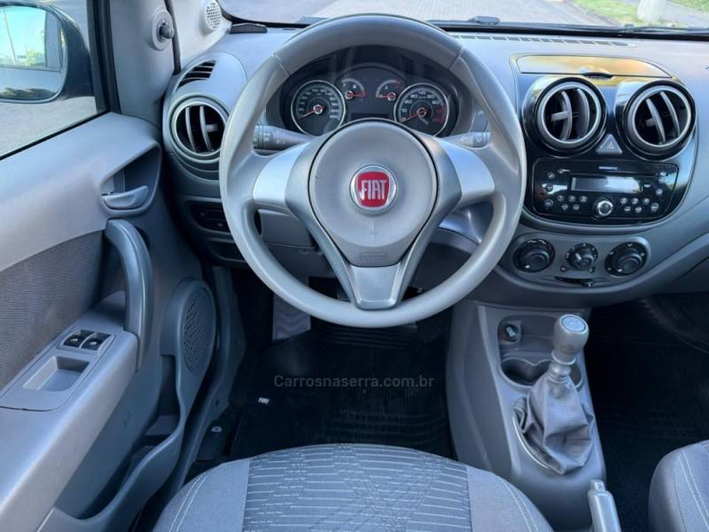 FIAT - PALIO - 2012/2013 - Preta - R$ 41.900,00