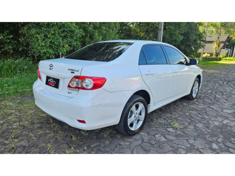 TOYOTA - COROLLA - 2011/2012 - Branca - R$ 68.900,00