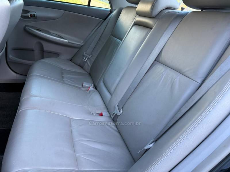 TOYOTA - COROLLA - 2010/2011 - Preta - R$ 50.900,00