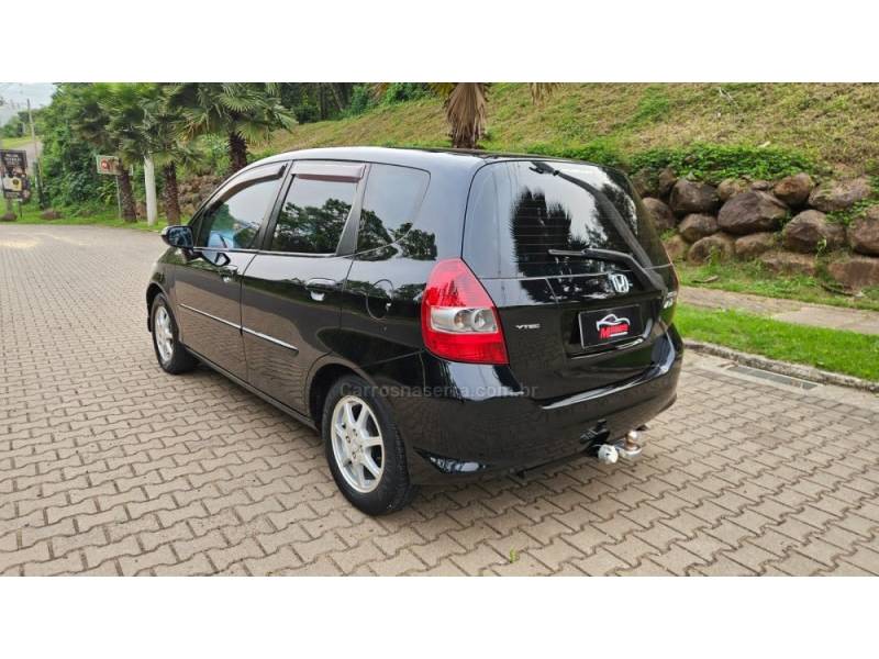 HONDA - FIT - 2006/2007 - Preta - R$ 31.800,00