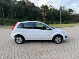 FORD - FIESTA - 2012/2013 - Branca - R$ 33.900,00