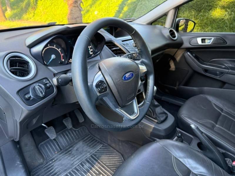 FORD - FIESTA - 2015/2015 - Branca - R$ 43.900,00