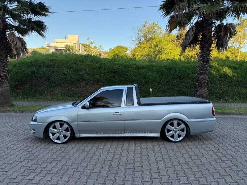 VOLKSWAGEN - SAVEIRO - 2000/2001 - Prata - R$ 33.900,00