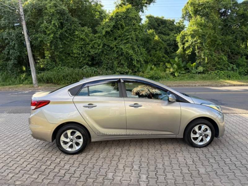 HYUNDAI - HB20S - 2016/2016 - Prata - R$ 65.900,00