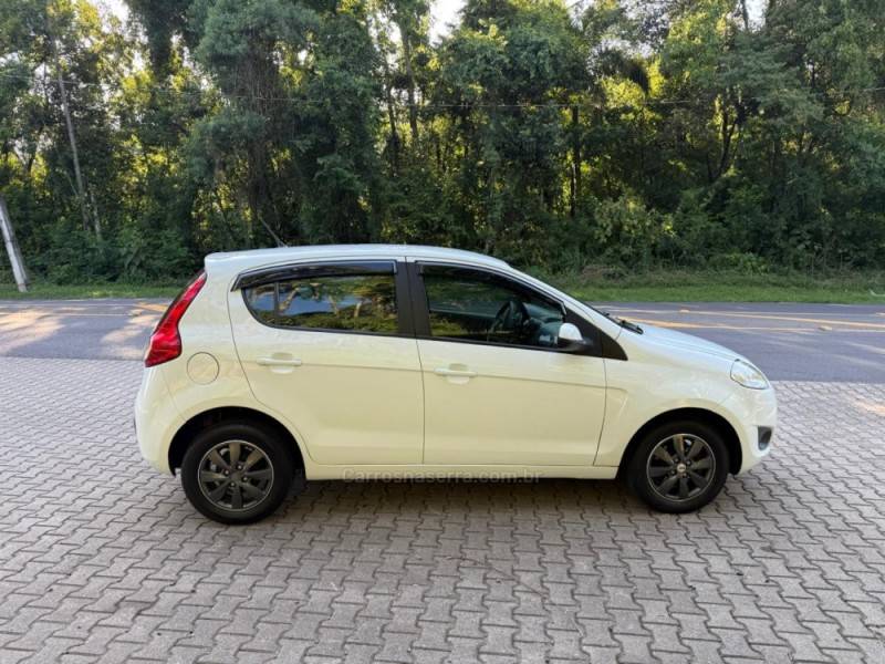 FIAT - PALIO - 2014/2015 - Branca - R$ 38.900,00