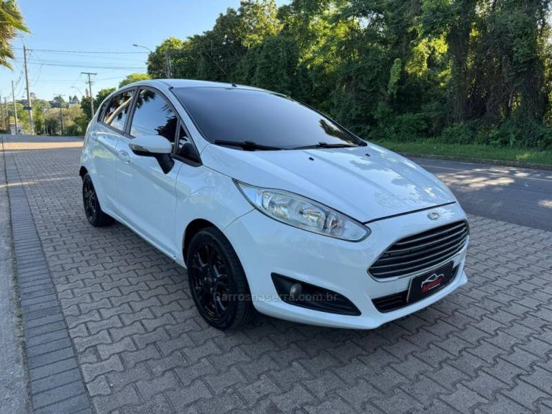 FORD - FIESTA - 2015/2015 - Branca - R$ 43.900,00