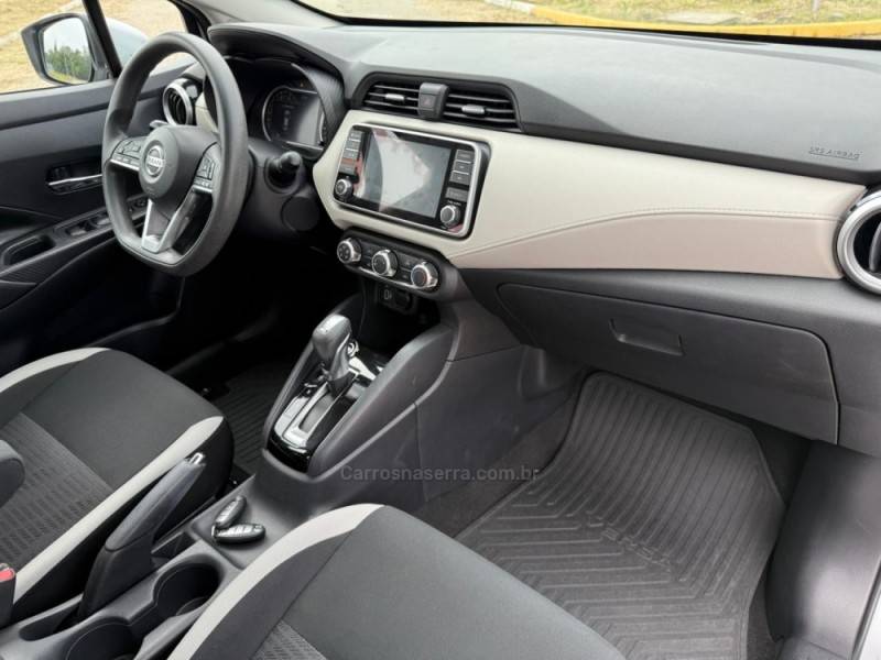 NISSAN - VERSA - 2020/2021 - Prata - R$ 81.900,00