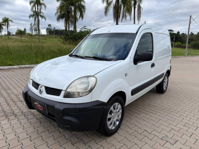 RENAULT - KANGOO - 2010/2010 - Branca - R$ 32.900,00