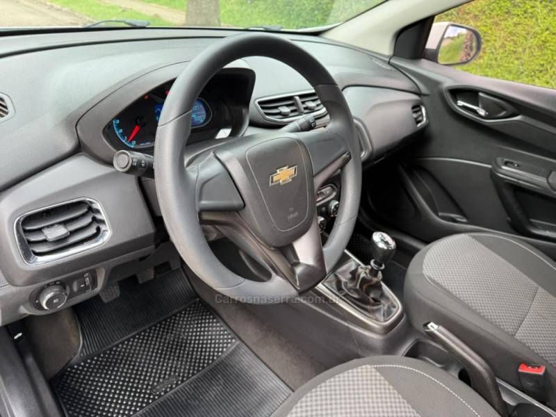 CHEVROLET - ONIX - 2013/2014 - Branca - R$ 52.900,00