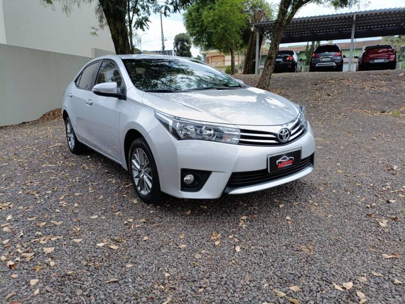 TOYOTA - COROLLA - 2016/2017 - Prata - R$ 96.900,00