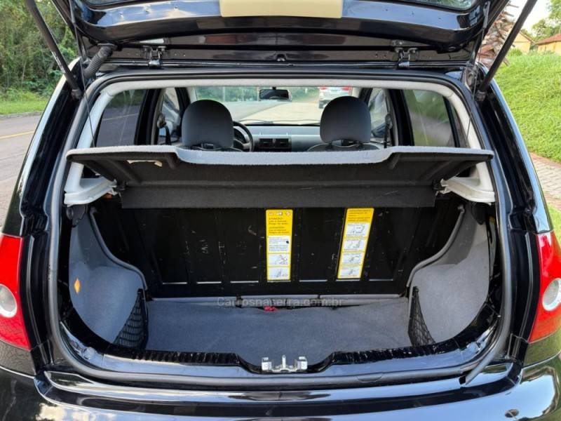 VOLKSWAGEN - FOX - 2007/2008 - Preta - R$ 30.900,00