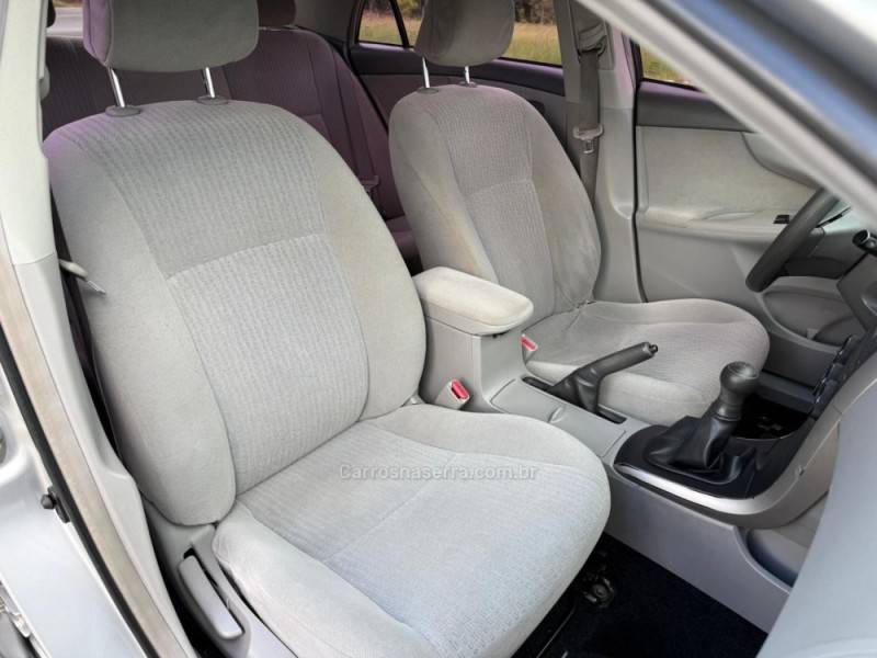 TOYOTA - COROLLA - 2009/2010 - Prata - R$ 55.900,00