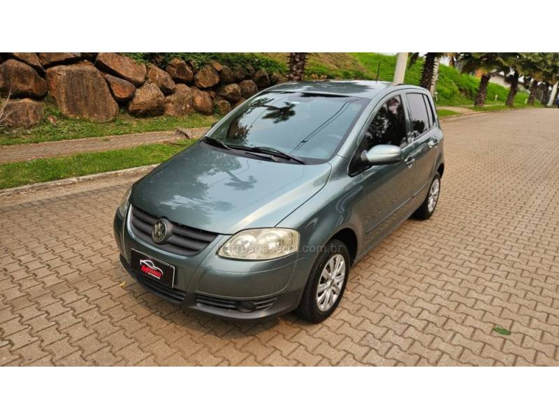 VOLKSWAGEN - FOX - 2009/2010 - Prata - R$ 28.500,00