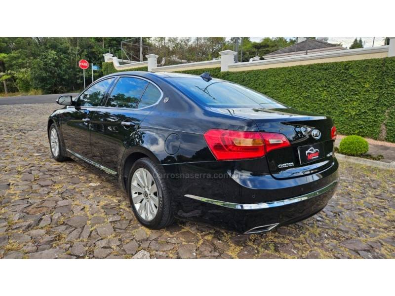 KIA MOTORS - CADENZA - 2011/2012 - Preta - R$ 54.900,00