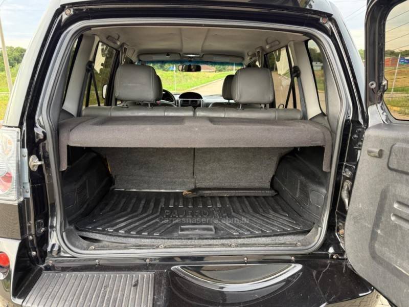 MITSUBISHI - PAJERO TR4 - 2011/2012 - Preta - R$ 69.900,00