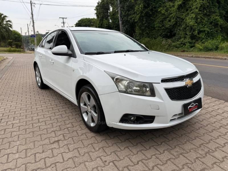CHEVROLET - CRUZE - 2013/2014 - Branca - R$ 59.500,00