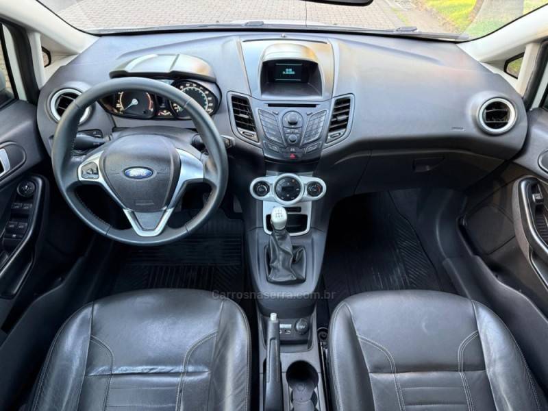 FORD - FIESTA - 2015/2015 - Branca - R$ 43.900,00