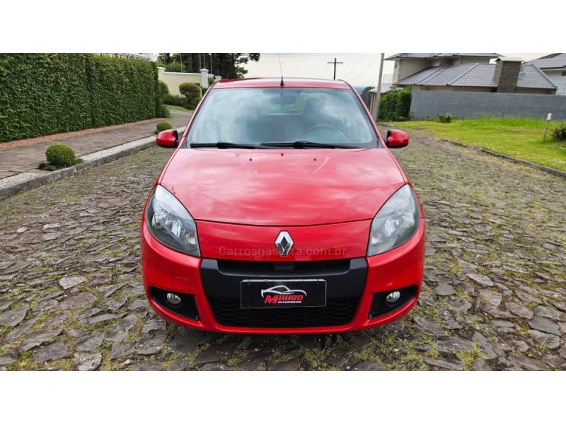 RENAULT - SANDERO - 2013/2014 - Vermelha - R$ 34.900,00