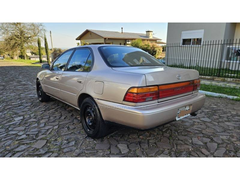 TOYOTA - COROLLA - 1995/1995 - Bege - R$ 13.500,00