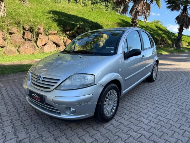 CITROËN - C3 - 2005/2006 - Prata - R$ 14.900,00
