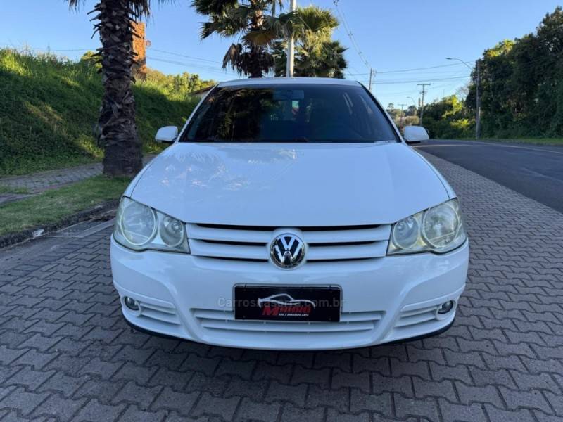 VOLKSWAGEN - GOLF - 2009/2010 - Branca - R$ 45.900,00