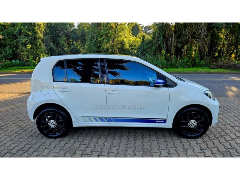 VOLKSWAGEN - UP - 2016/2017 - Branca - R$ 52.700,00