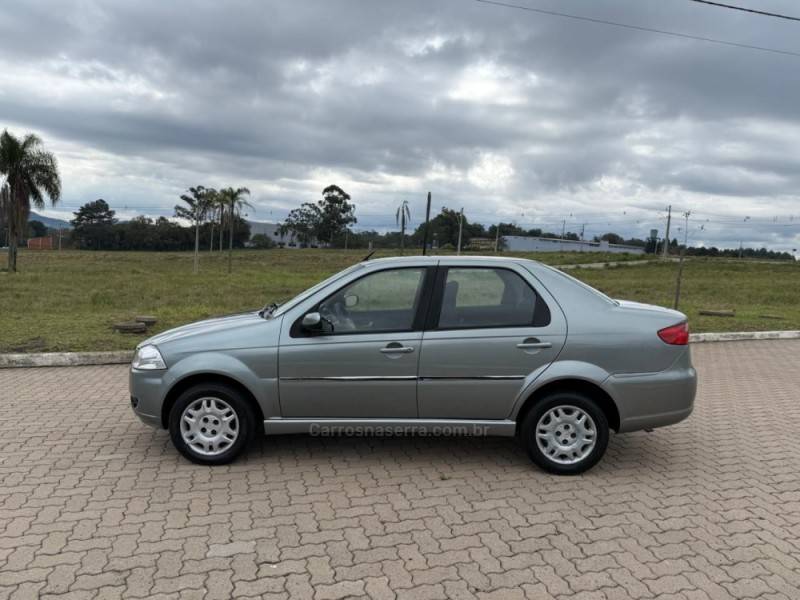 FIAT - SIENA - 2009/2010 - Cinza - R$ 32.900,00