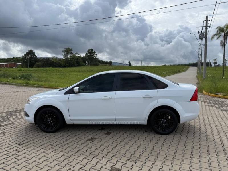 FORD - FOCUS - 2013/2013 - Branca - R$ 39.900,00