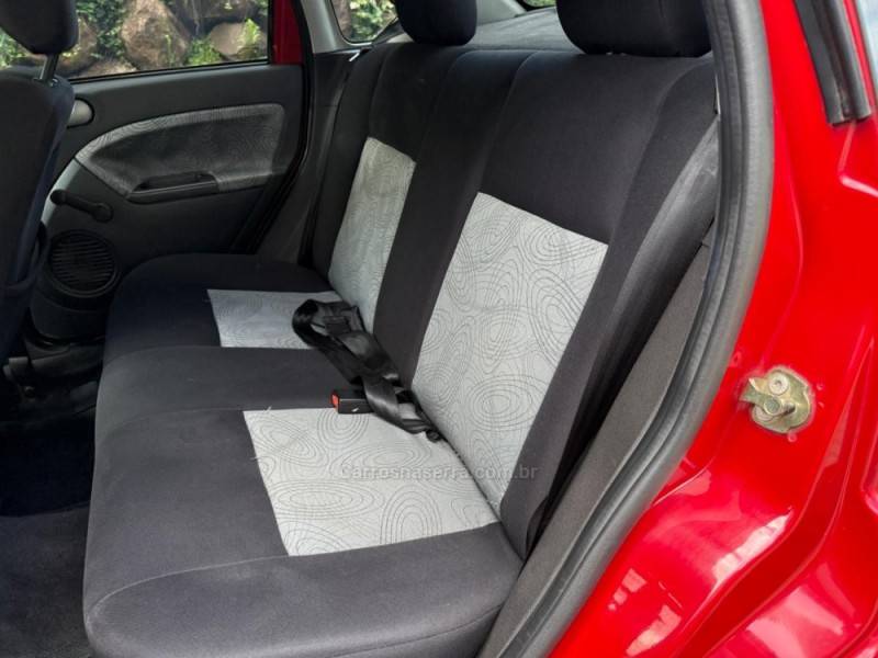 FORD - FIESTA - 2009/2009 - Vermelha - R$ 27.900,00