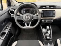NISSAN - VERSA - 2020/2021 - Prata - R$ 81.900,00
