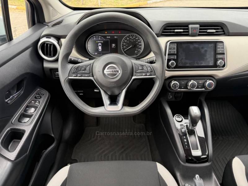 NISSAN - VERSA - 2020/2021 - Prata - R$ 81.900,00