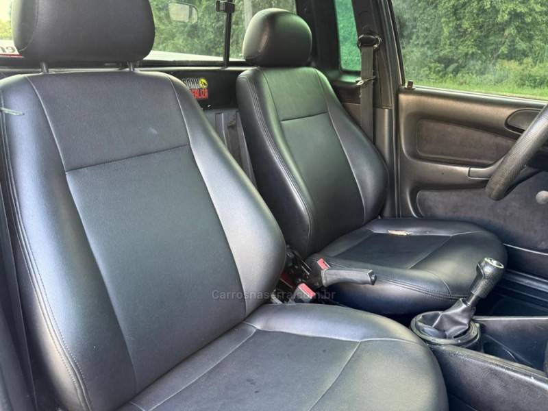 VOLKSWAGEN - SAVEIRO - 2000/2001 - Prata - R$ 33.900,00