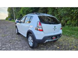 RENAULT - SANDERO - 2013/2014 - Branca - R$ 44.900,00