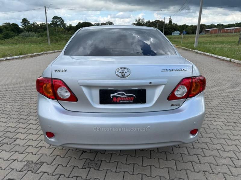 TOYOTA - COROLLA - 2009/2010 - Prata - R$ 55.900,00