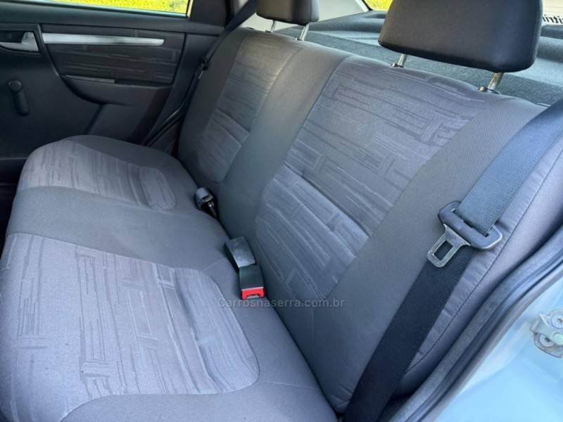 CHEVROLET - PRISMA - 2010/2011 - Prata - R$ 29.900,00