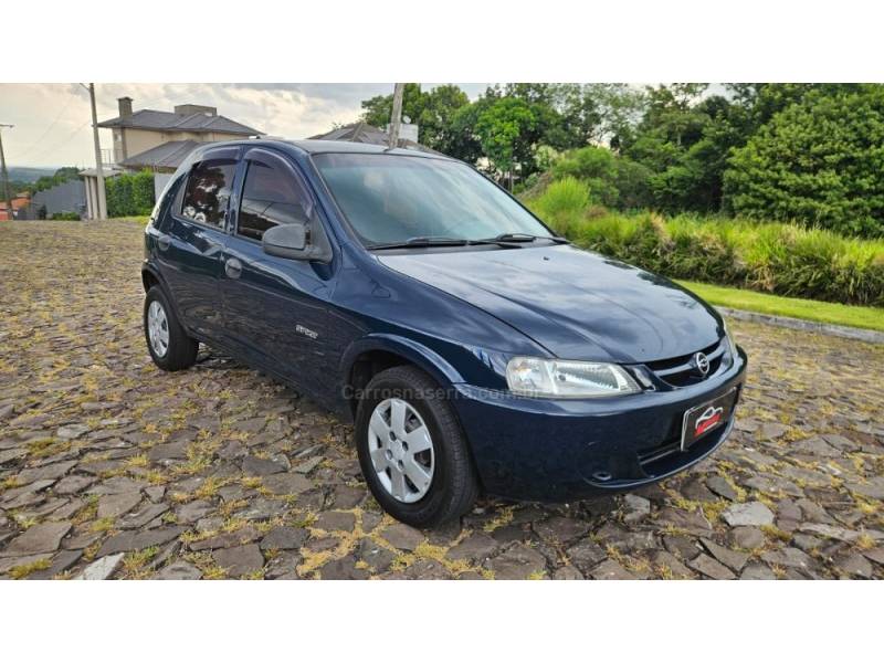 CHEVROLET - CELTA - 2005/2006 - Azul - R$ 18.900,00