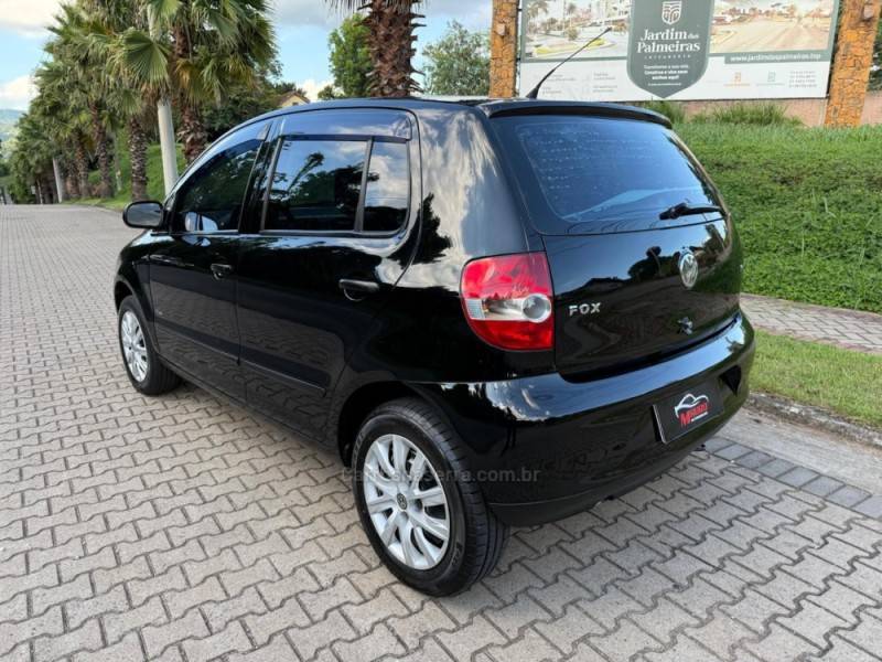 VOLKSWAGEN - FOX - 2007/2008 - Preta - R$ 30.900,00