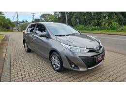 TOYOTA - YARIS - 2019/2020 - Cinza - R$ 82.900,00