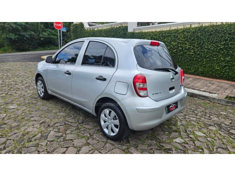 NISSAN - MARCH - 2011/2012 - Prata - R$ 33.900,00