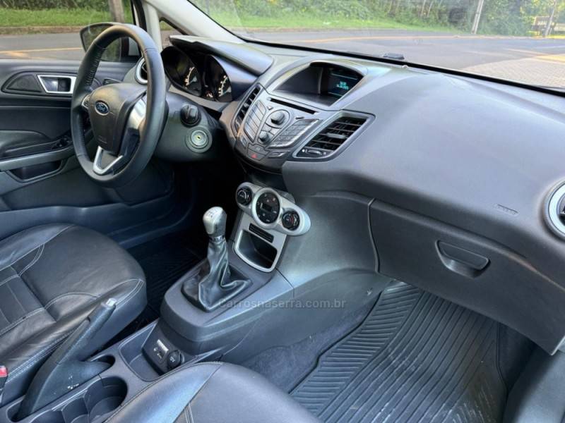 FORD - FIESTA - 2015/2015 - Branca - R$ 43.900,00