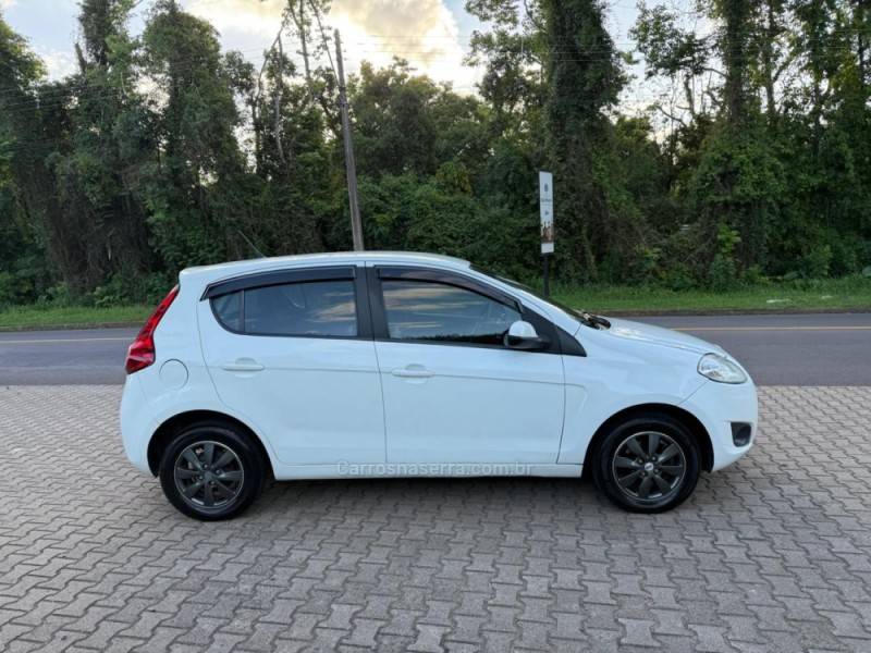 FIAT - PALIO - 2014/2015 - Branca - R$ 34.900,00