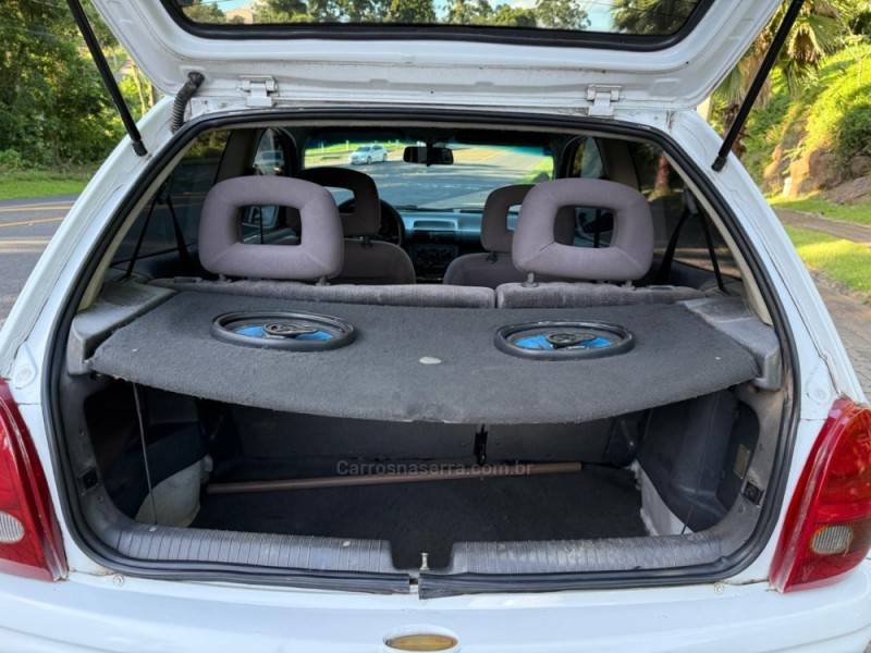 CHEVROLET - CORSA - 1996/1996 - Branca - R$ 13.900,00