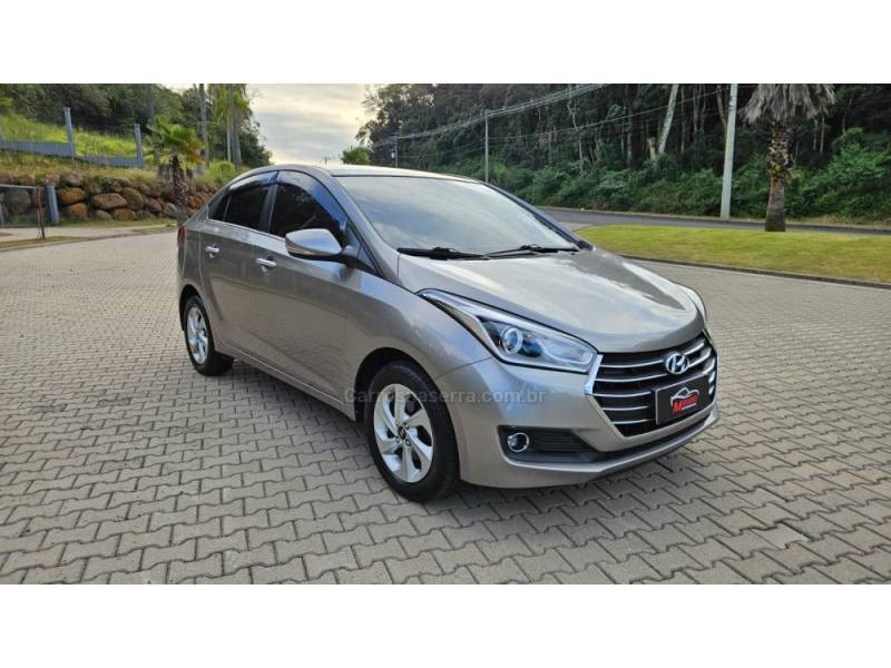 HYUNDAI - HB20S - 2016/2017 - Prata - R$ 69.900,00