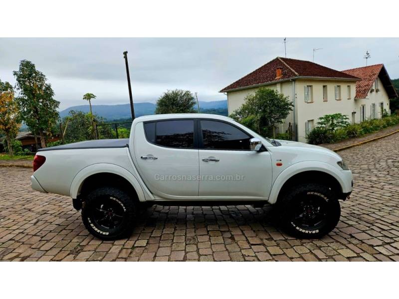 MITSUBISHI - L200 TRITON - 2013/2013 - Branca - R$ 125.000,00